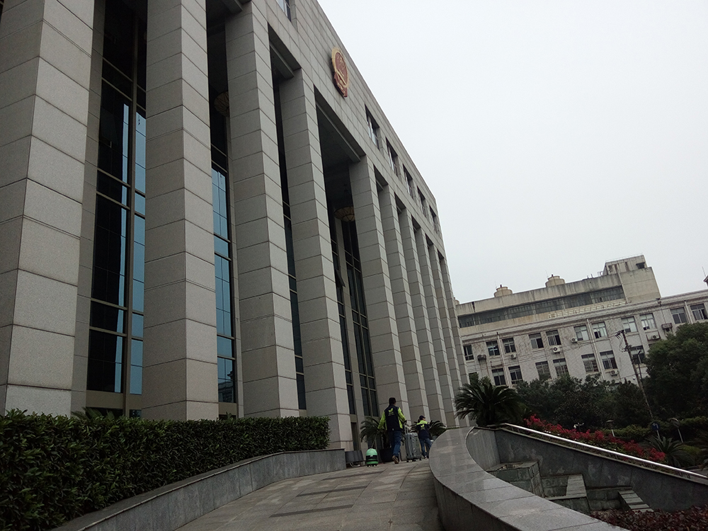 格瑞乐治理+服务人员到达武汉人大机关办公室室内空气治理现场