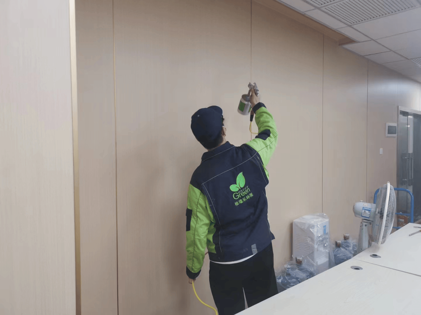 格瑞乐除醛喷剂瓶，瓶嘴设计合理，方便施工人员精准喷洒药剂。